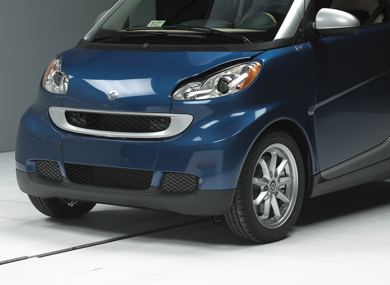 Illustration for article titled IIHS: Small Cars Are Big On Damage In Low-Speed Collisions